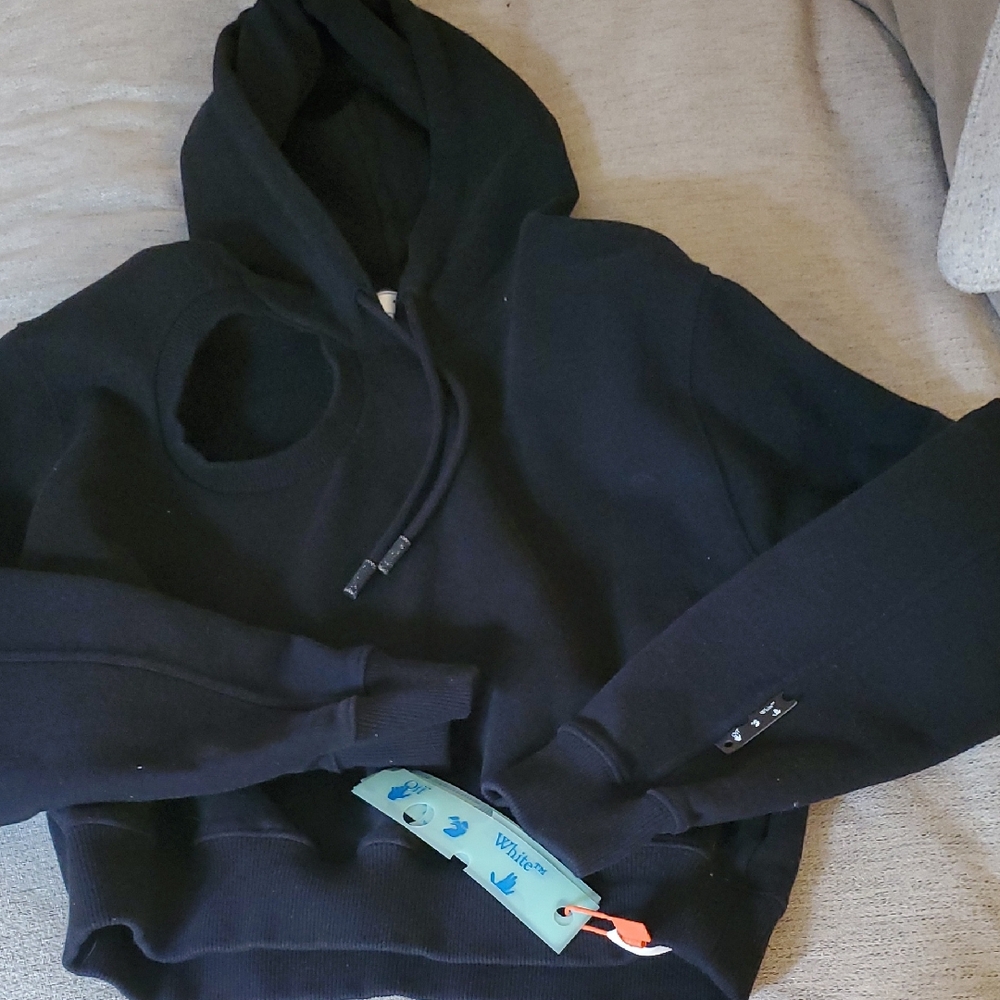 Off-White   Flash $225